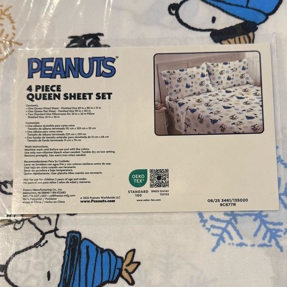 Peanuts Queen Snowy Blue and White Sheet Set ‘Snoopy Puffer Jacket” - Picture 3 of 3